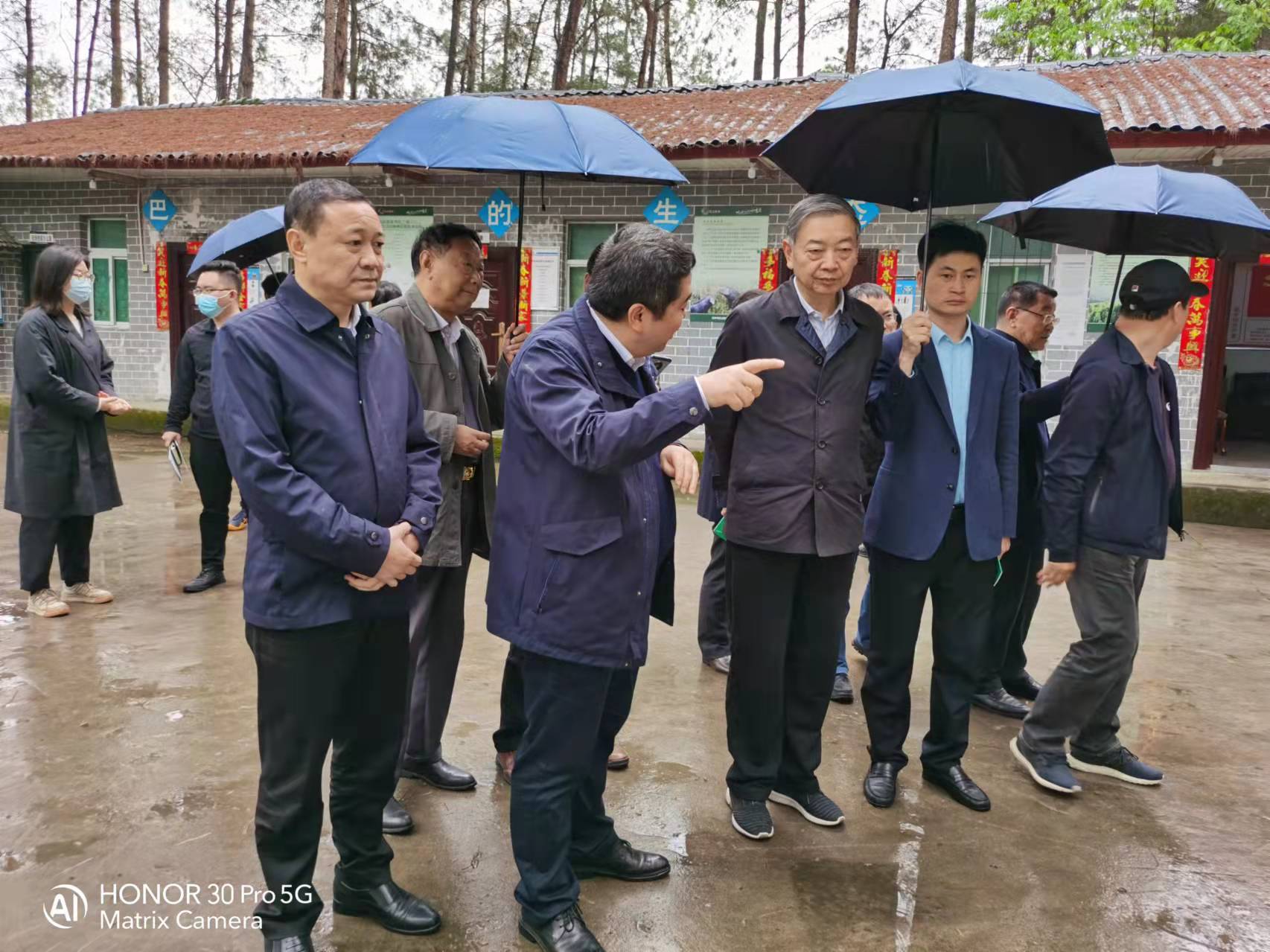 省決咨委副主任、省經(jīng)信廳原廳長(zhǎng)王海林一行 來公司考察、調(diào)研