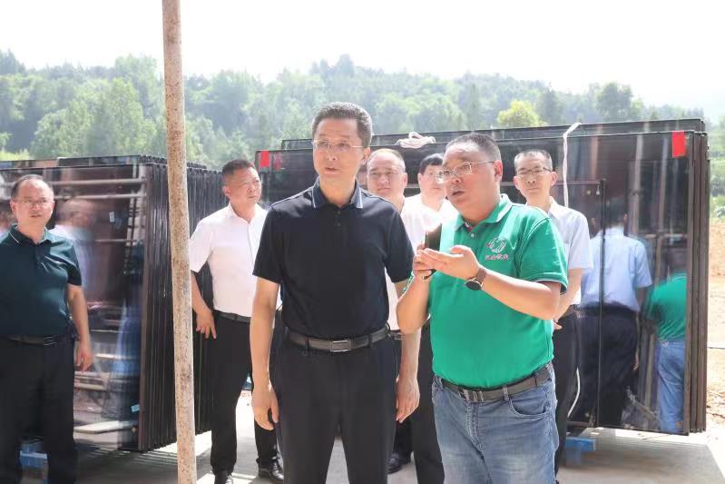 通江縣縣委書記李玉甫、縣委副書記、縣長譚青松率隊來公司調(diào)研