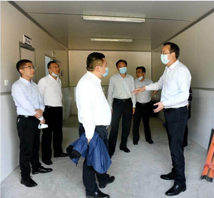 4月22日，縣委副書記、縣長(zhǎng)譚青松到我公司督導(dǎo)肉制品產(chǎn)業(yè)發(fā)展