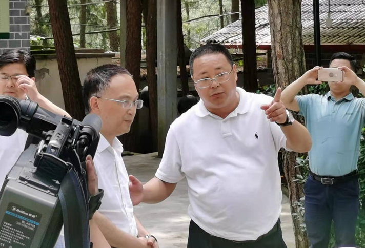 巴中市委常委、袁聞聰赴巴中師巴山牧業(yè)股份有限公司開展服務(wù)巴商返鄉(xiāng)創(chuàng)業(yè)專題調(diào)研