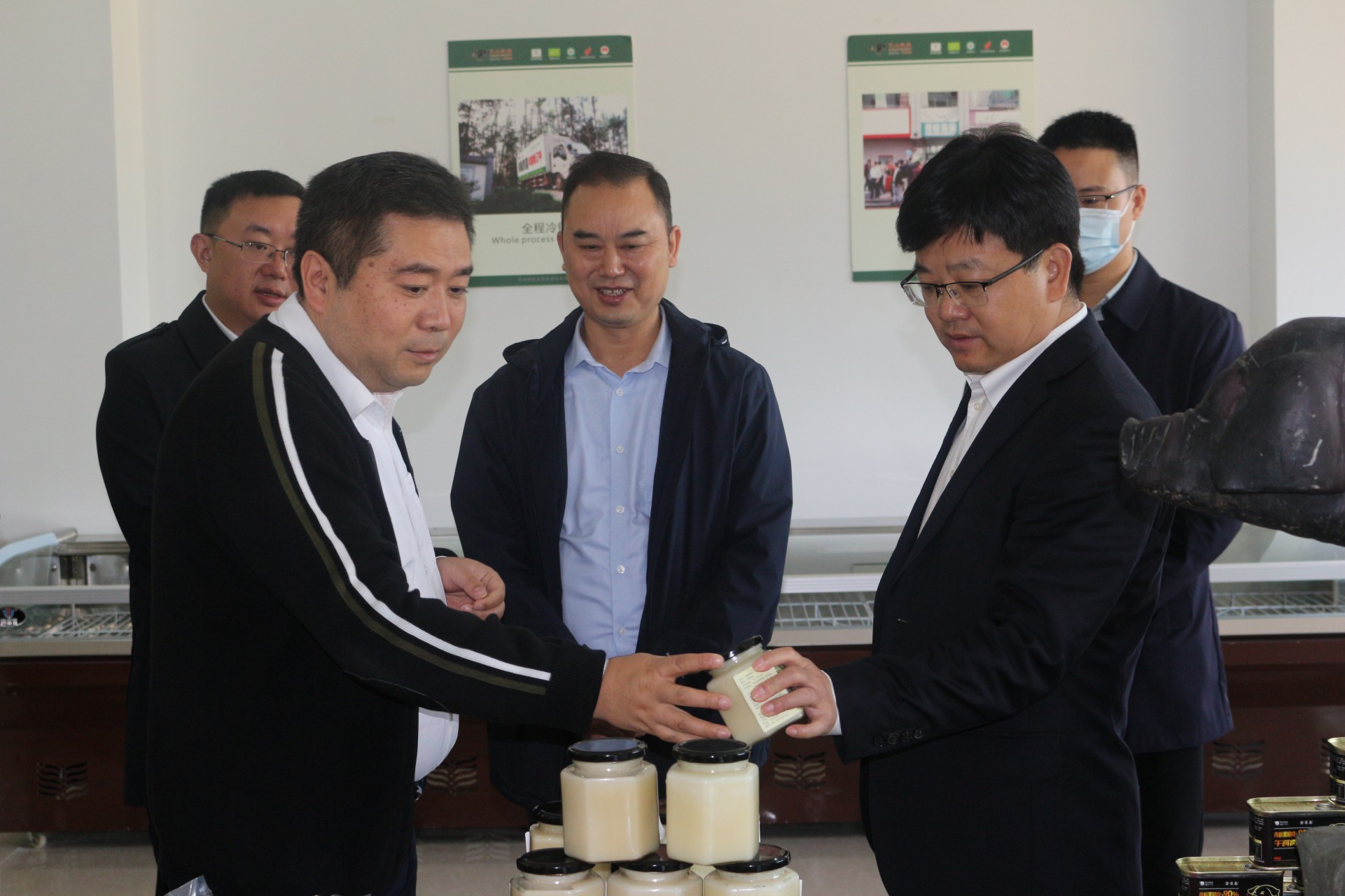 內(nèi)江市東興區(qū)委副書記陳澤清一行參觀考察巴山牧業(yè)